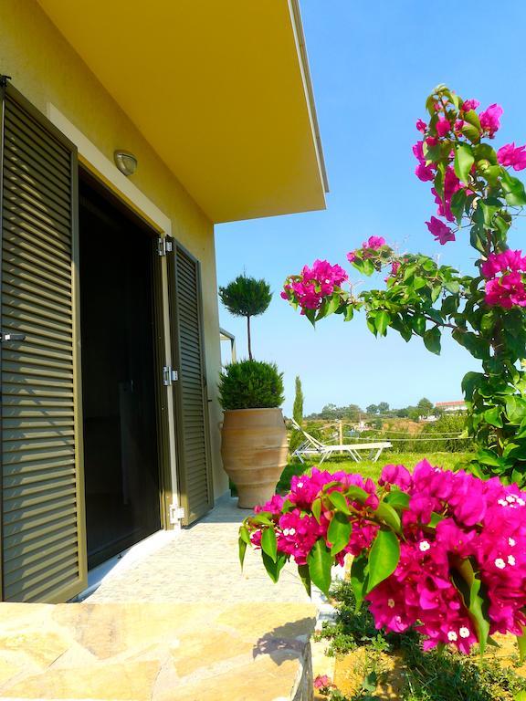 Divaria Villas Skala  部屋 写真
